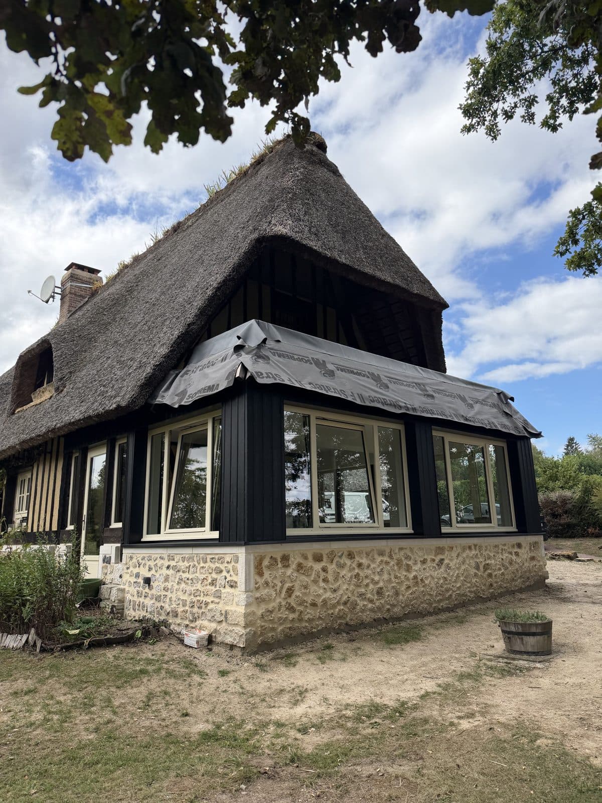 Agrandissement et rénovation d'une chaumière à Freneuse — photo 12