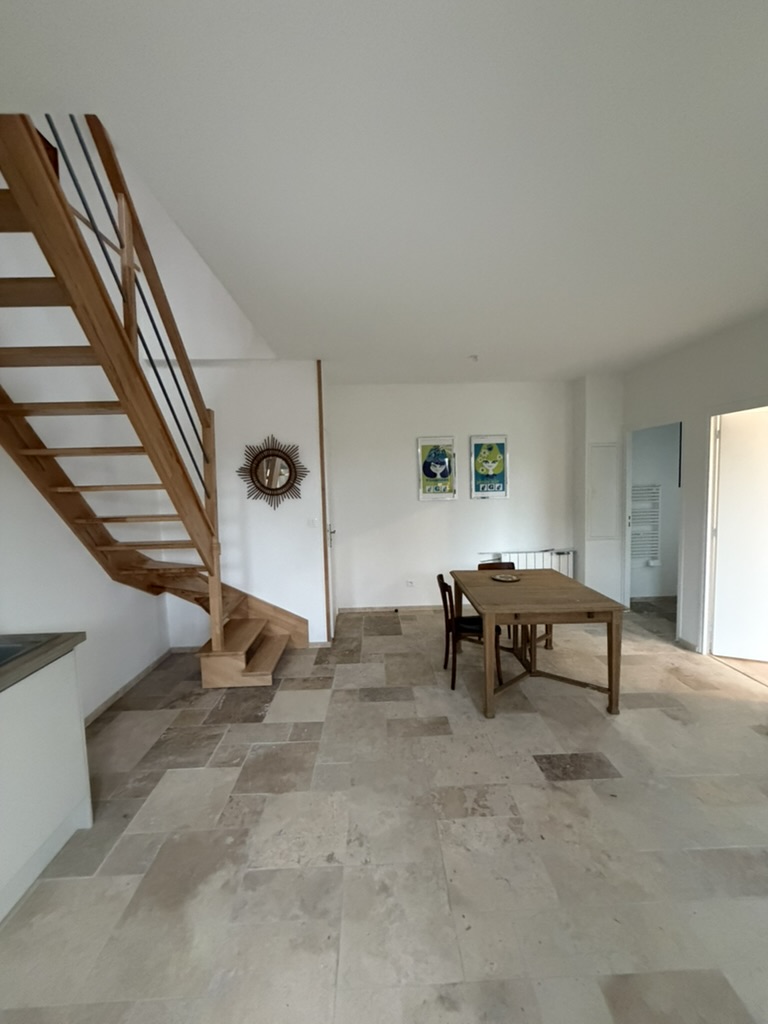 2E404915-097E-4D4D-866A-8AD06A6B7627_1_105_c